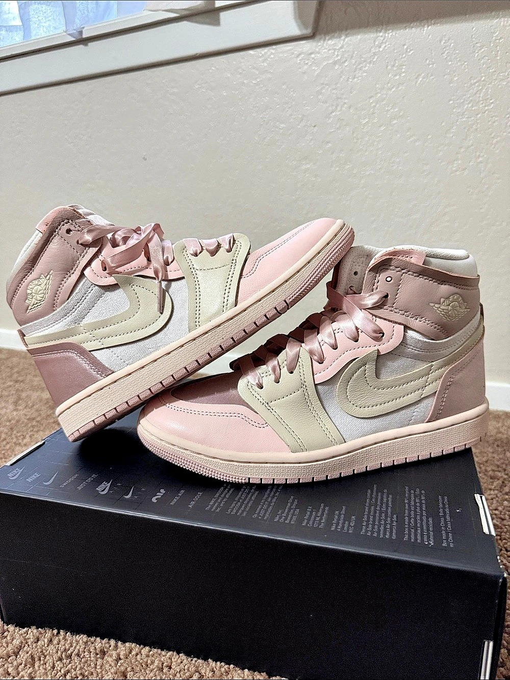 Nike Air Jordan 1 Retro High OG 'Washed Pink' Sneakers Pink & Green